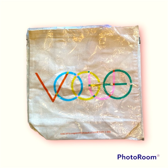 New Vogue 2022 Canvas Tote - Picture 2 of 3